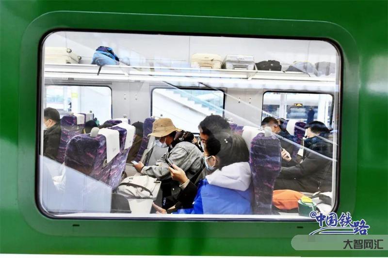 復興號家族新成員首秀-復興號家族長什么樣子的視頻