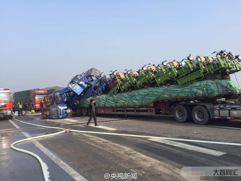 上海今晨申嘉湖高速8車相撞3人送醫(yī)