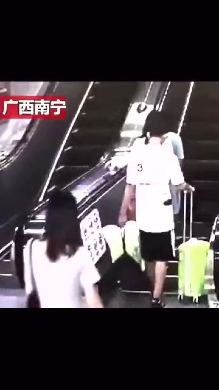 男子偷摸未成年被女孩媽媽學拒