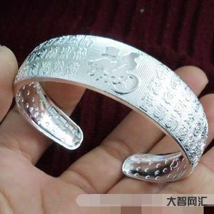 2、如何清洗銀手鐲變黑？