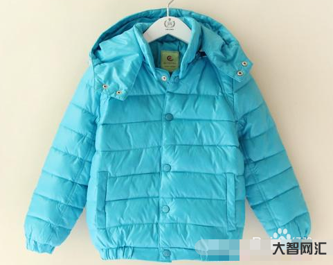 1、羽絨服洗成一坨怎么辦?