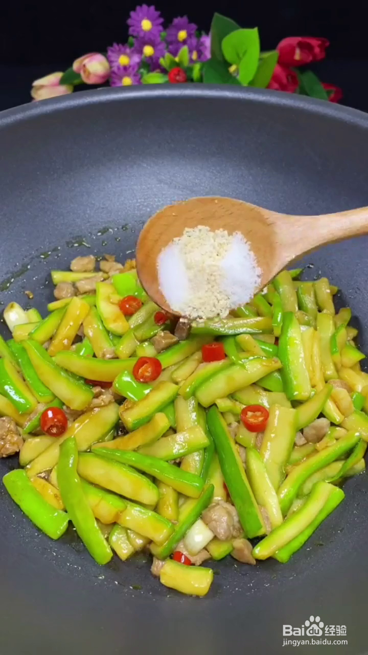 2、西葫蘆怎么炒好吃簡單？