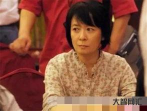 媽媽是第一經紀人，他是最年輕影帝，妻子是當紅演