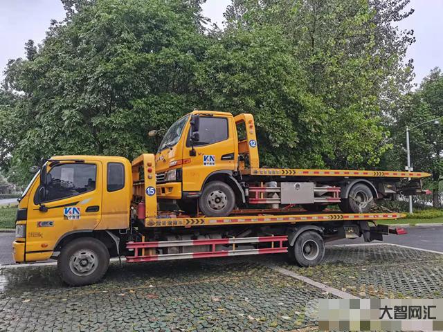 高速公路救援拖車-汽車在高速公路上拋錨，可以自己找車拖拽嗎?拖車的費用