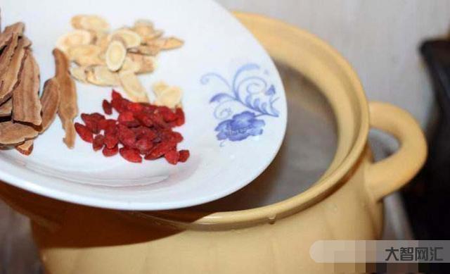 1、黃芪枸杞泡水，黃芪枸杞泡水有什么作用？