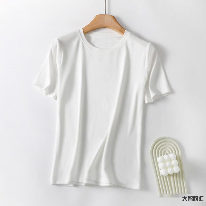 外穿短袖白色-這個夏天，白色無袖“T恤”勢頭強勁!不僅舒服簡約還很百搭
