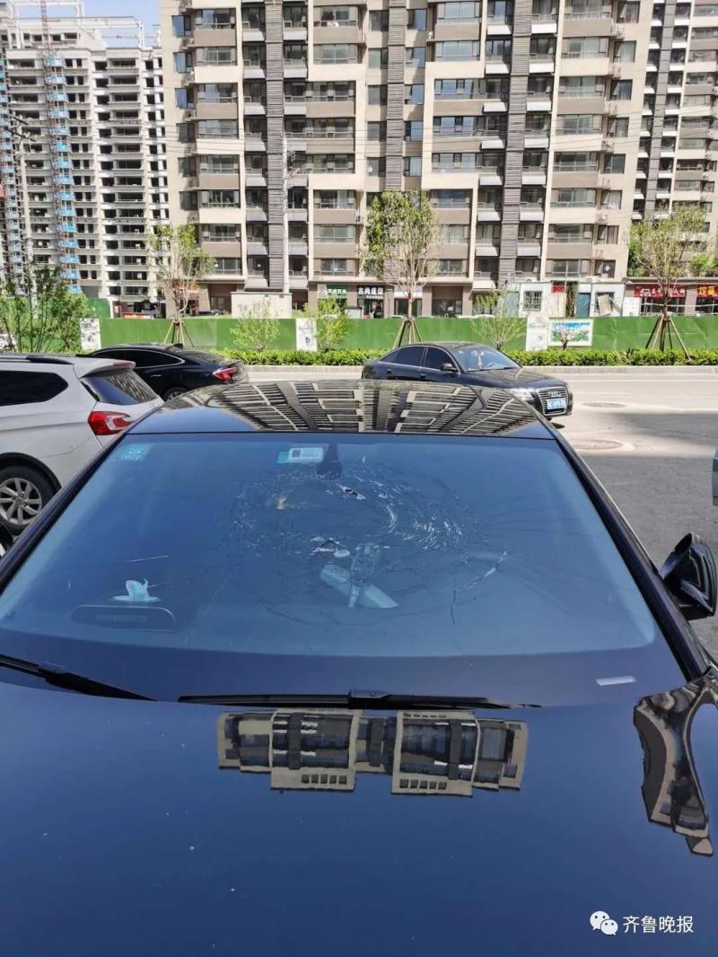 十多輛車窗被砸了-一夜之間10多輛小車被砸?給力!柳東警方快偵快破系列