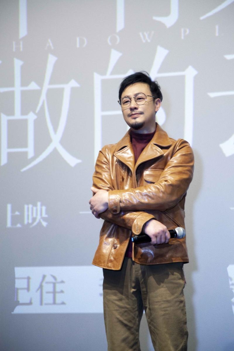 張頌文很忙-《狂飆》張頌文近況曝光:穿平價衣，與粉絲合影，為人低調接地