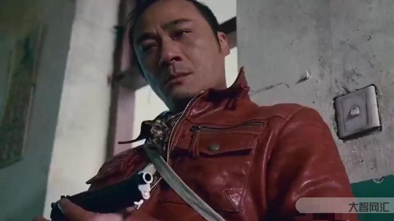 男子天天對(duì)自己開槍-槍支暴力泛濫 今年前100天美國(guó)涉槍事件致過萬人死 男子天天對(duì)自己開槍-槍支暴力泛濫 今年前100天美國(guó)涉槍事件致過萬人死