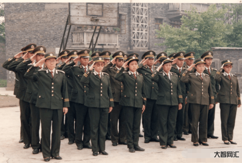 警服已經20多年沒有更新了-中國警察穿了30年的草綠色警服,為何在20 警服已經20多年沒有更新了-中國警察穿了30年的草綠色警服,為何在20