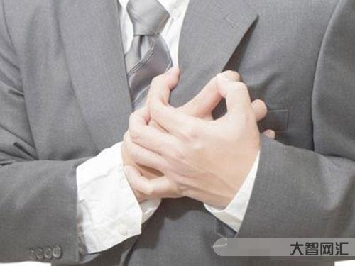 胸口中間疼是什么原因-心口窩中間疼是怎么回事?
