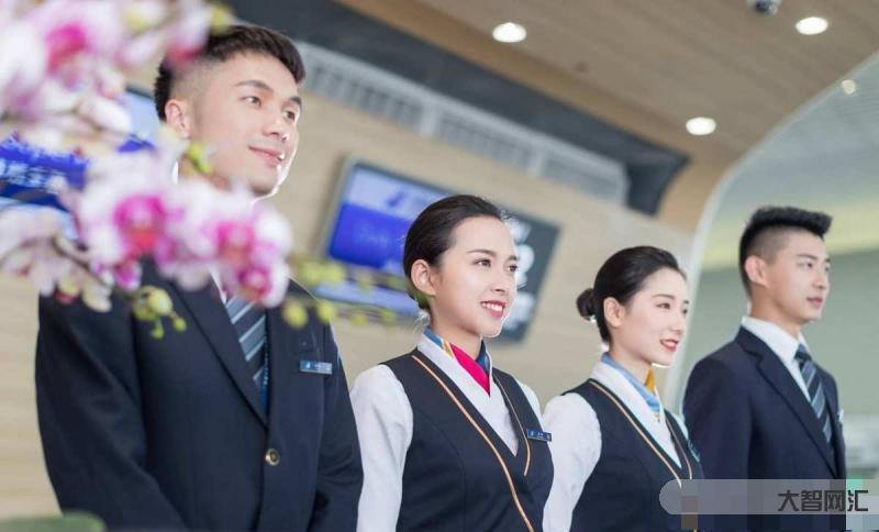 南航-空乘人員摔落