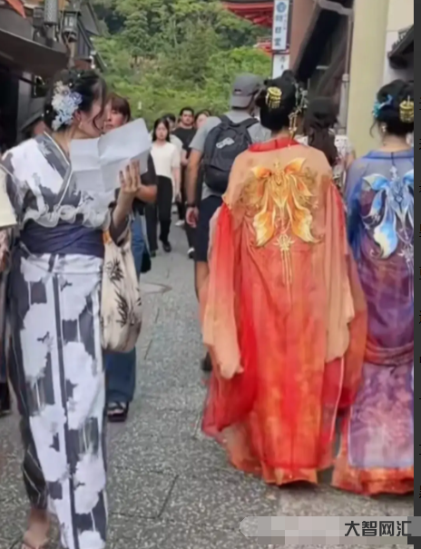 女子穿漢服拍照被認作日本服飾驅趕-文化傳承與尊重：女子穿漢服拍照引發思