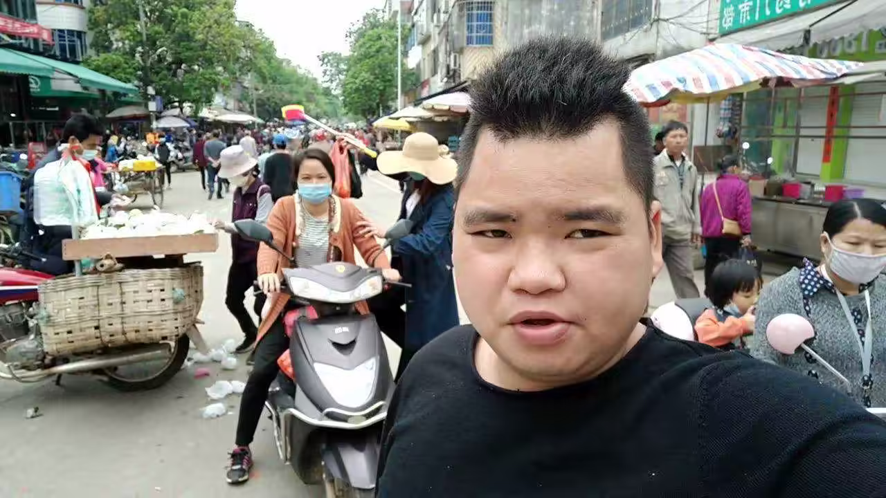 廣西的朋友們?cè)趺床恍α?笑不活了!廣西文旅橘長(zhǎng)炫柑，一句“ding”致廣西半天未敢出省!