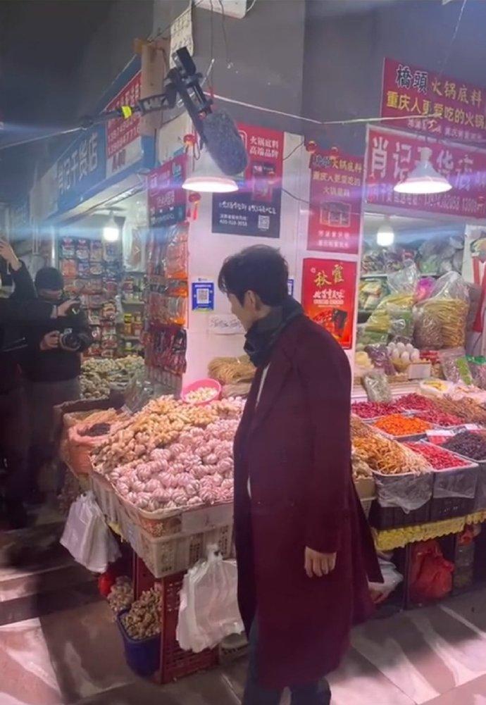 重慶男子縱火燒菜市場系謠言-辟謠:“重慶男子縱火燒菜市場”是謠言，沒有事實依據